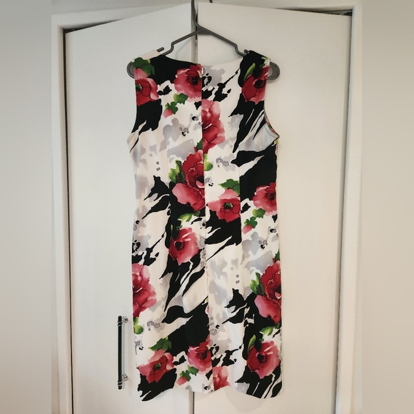 Dress - Picture 2 of 4